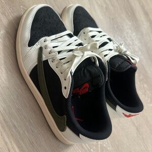 Nike Men's Black, White, and Olive Sneakers